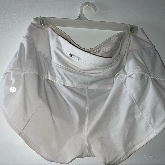 Lululemon Speed Up Shorts 2.5 in inseam - Picture 2 of 4